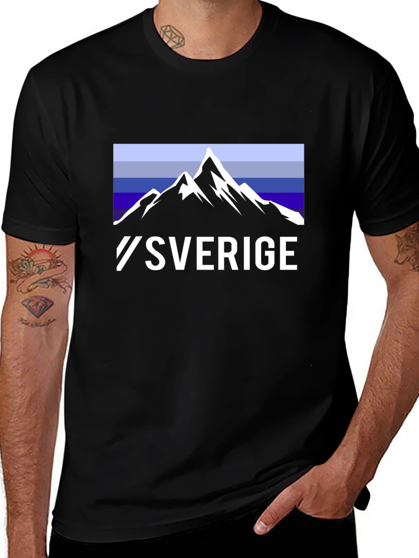 Sverige Mountain Graphic T-Shirt - Black