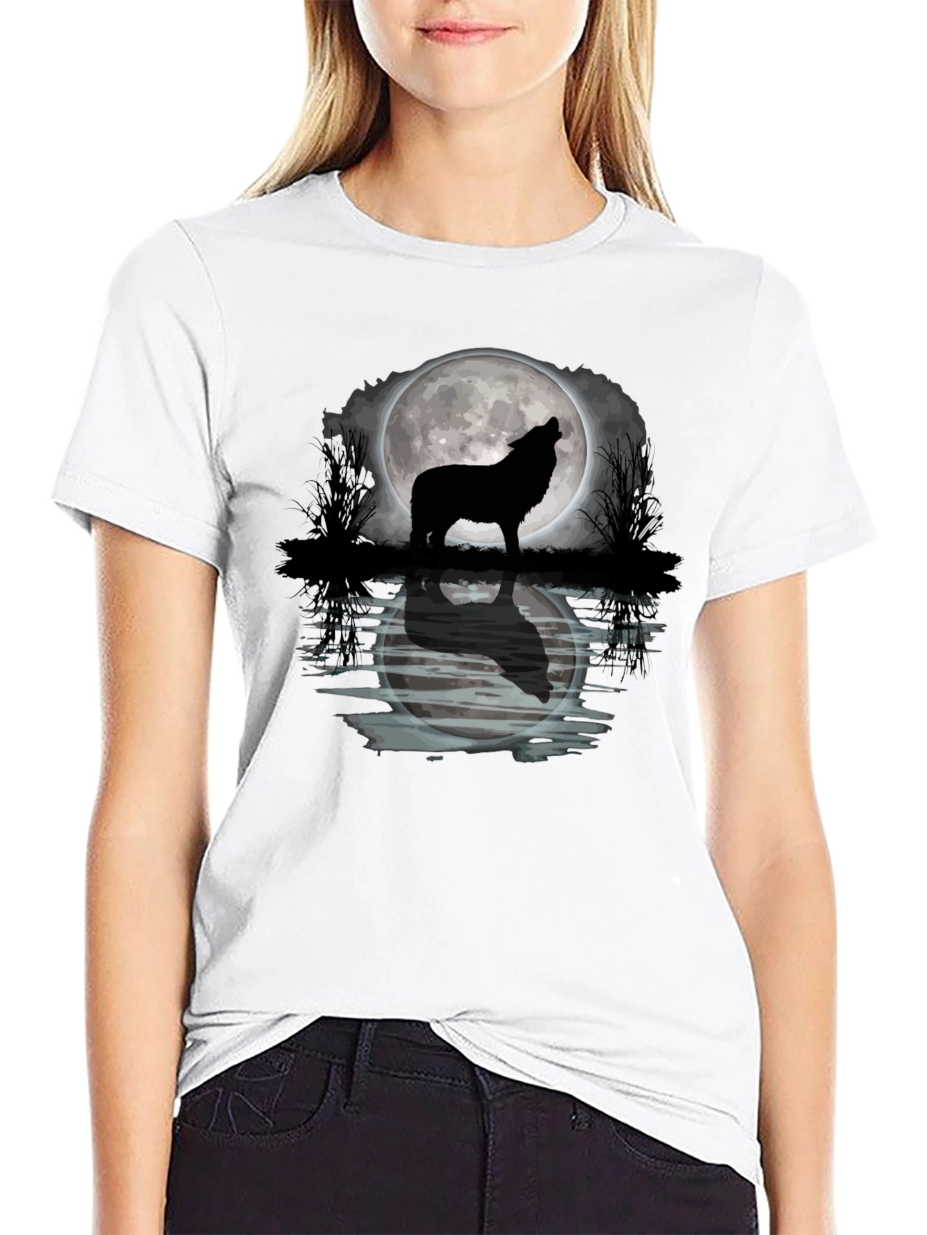 Wolf Howling Moon Graphic T-Shirt