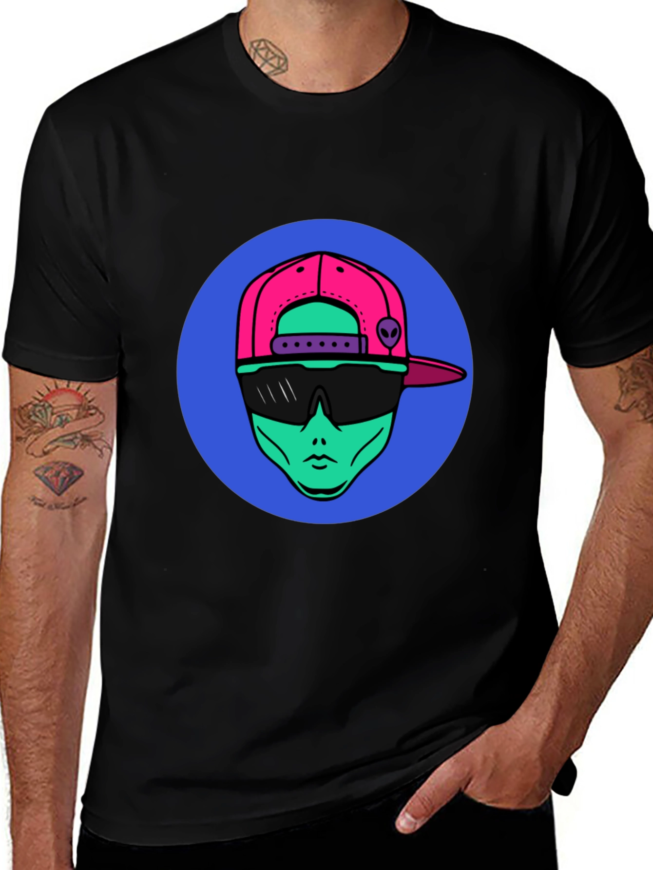 Cool Alien Graphic Tee - Trendy Black T-Shirt